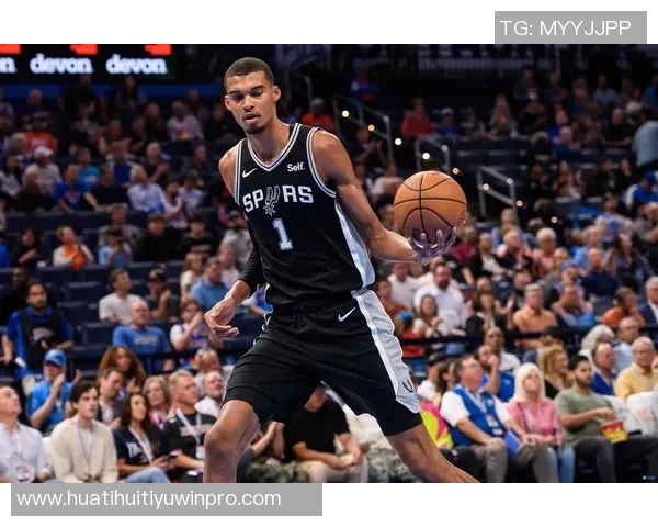 文班亚马半场表现惊艳9中7砍下22分8篮板1盖帽誓言不输兄弟们的决心 文班亚马半场表现惊艳9中7砍下22分8篮板1盖帽誓言不输兄弟们的决心